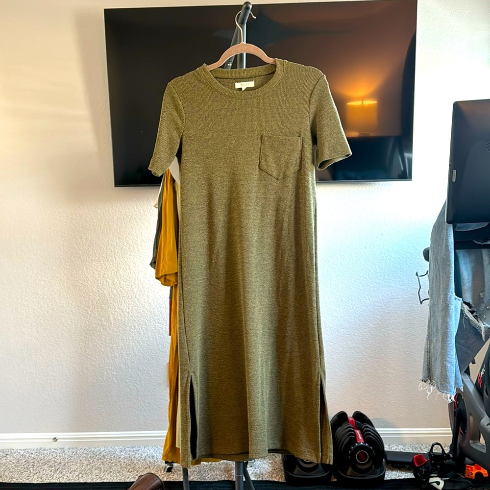 Madewell midi dress tag says XXS but fits me as a medium